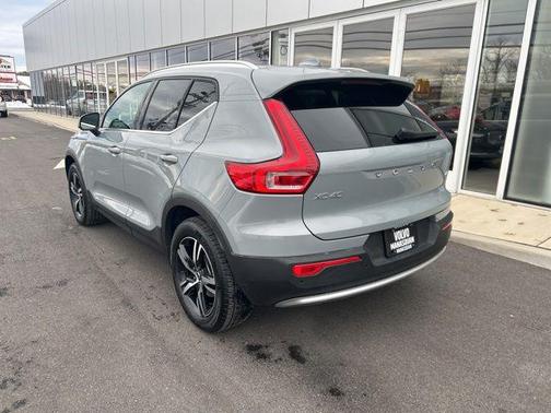 2025 Volvo XC40 B5 Core Bright Theme