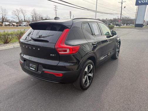 2025 Volvo XC40 B5 Plus Dark Theme
