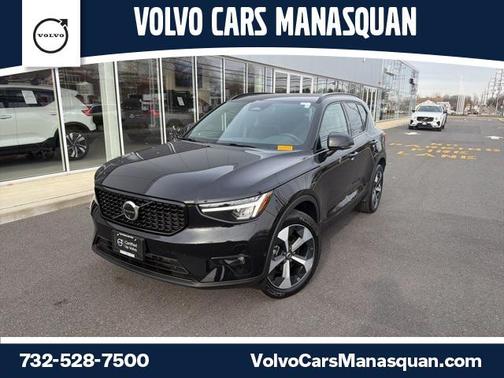 2025 Volvo XC40 B5 Plus Dark Theme