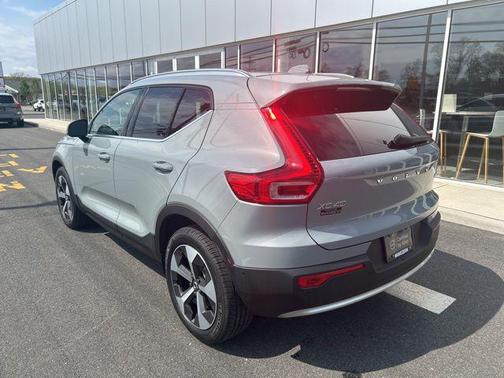 Vapour Gray 2025 Volvo XC40 B5 Plus Bright Theme