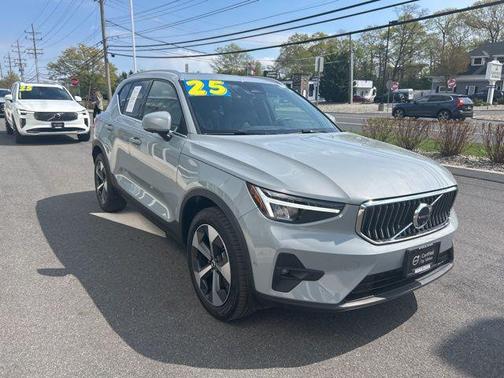 Vapour Gray 2025 Volvo XC40 B5 Plus Bright Theme