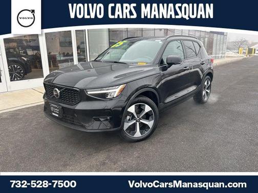 2025 Volvo XC40 B5 Plus Dark Theme