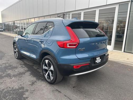 2025 Volvo XC40 B5 Plus Bright Theme