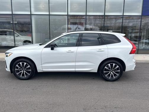 2025 Volvo XC60 B5 Plus