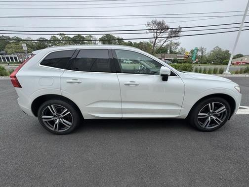 2020 Volvo XC60 T6 Momentum