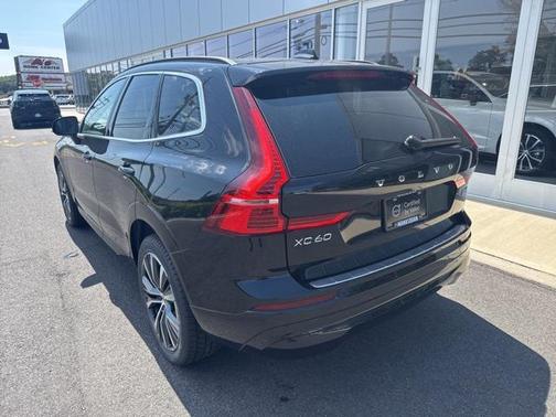 2022 Volvo XC60 B5 Momentum