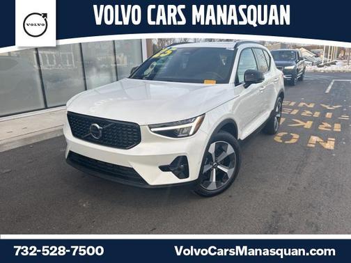 2025 Volvo XC40 B5 Plus Dark Theme