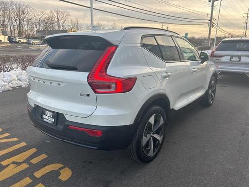 2025 Volvo XC40 B5 Plus Dark Theme
