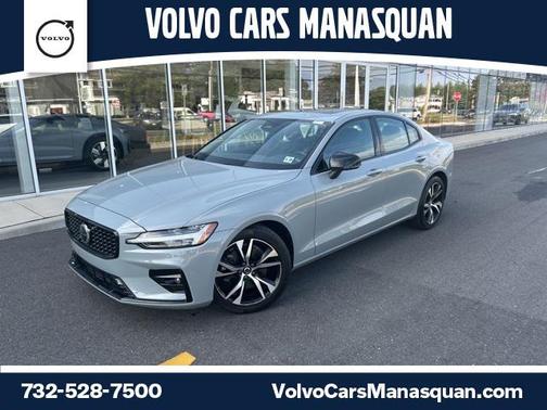 2024 Volvo S60 B5 Core Dark Theme