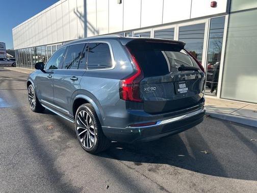 2025 Volvo XC90 B6 Plus 7-Seater