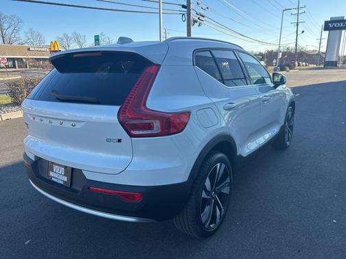 2025 Volvo XC40 B5 Plus Bright Theme