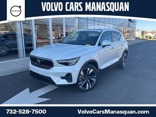 2025 Volvo XC40 B5 Plus Bright Theme