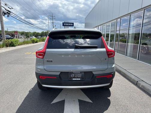 Vapour Grey Metallic 2025 Volvo XC40 B5 Plus Bright Theme