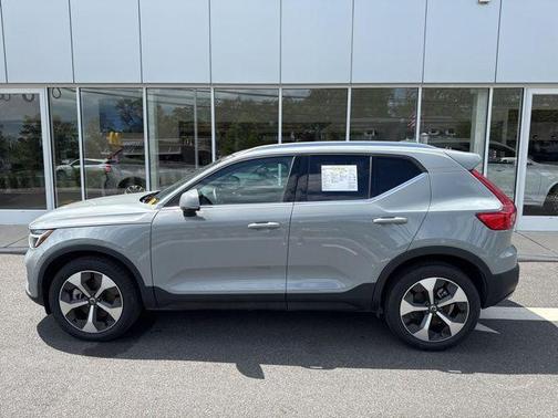 Vapour Grey Metallic 2025 Volvo XC40 B5 Plus Bright Theme