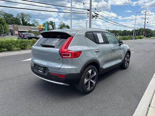 Vapour Grey Metallic 2025 Volvo XC40 B5 Plus Bright Theme