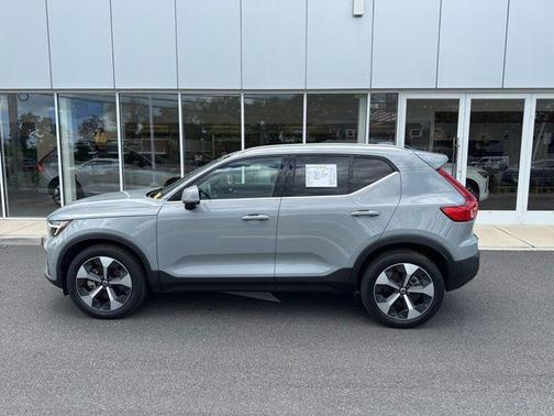 Vapour Grey Metallic 2025 Volvo XC40 B5 Plus Bright Theme