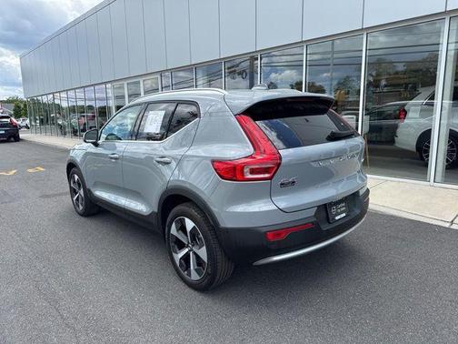 Vapour Grey Metallic 2025 Volvo XC40 B5 Plus Bright Theme