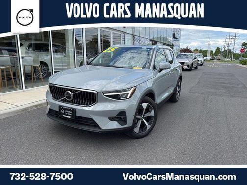 Vapour Grey Metallic 2025 Volvo XC40 B5 Plus Bright Theme