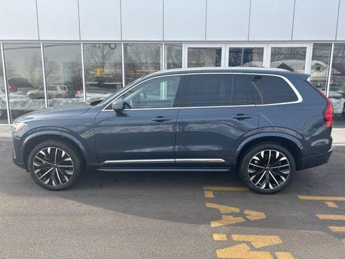 2025 Volvo XC90 B5 Plus 7-Seater