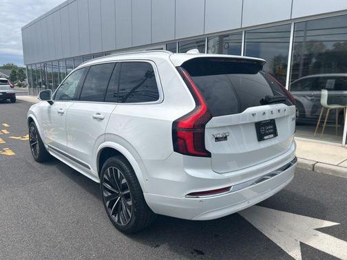 Crystal White Metallic 2025 Volvo XC90 B6 Plus 7-Seater