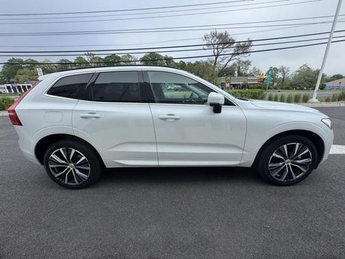 2022 Volvo XC60 Momentum