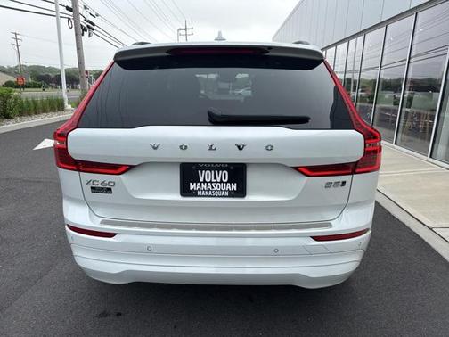 2022 Volvo XC60 Momentum