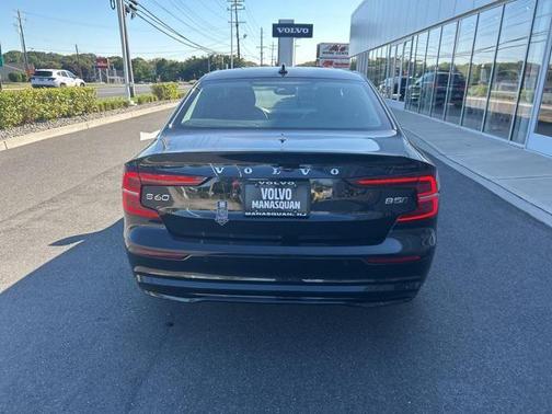 2024 Volvo S60 B5 Plus Dark Theme
