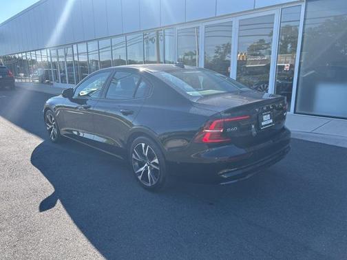 2024 Volvo S60 B5 Plus Dark Theme