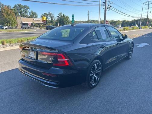 2024 Volvo S60 B5 Plus Dark Theme