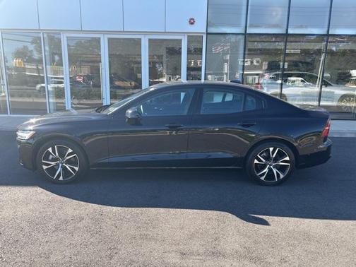 2024 Volvo S60 B5 Plus Dark Theme