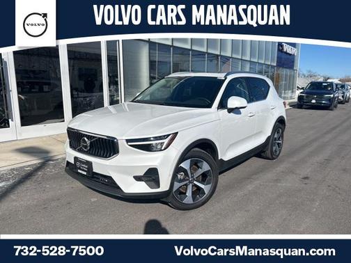 2025 Volvo XC40 B5 Plus Bright Theme