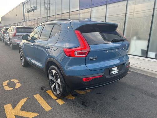 2025 Volvo XC40 B5 Plus Dark Theme
