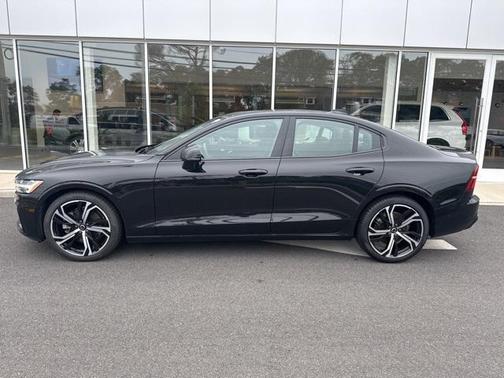 2025 Volvo S60 B5 Plus