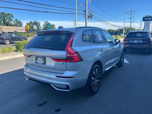 Silver Dawn Metallic 2025 Volvo XC60 B5 Plus