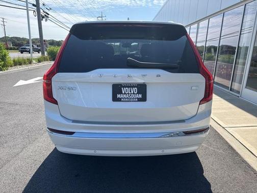 2023 Volvo XC90 Recharge Plug-In Hybrid T8 Plus Bright Theme 7-Seater