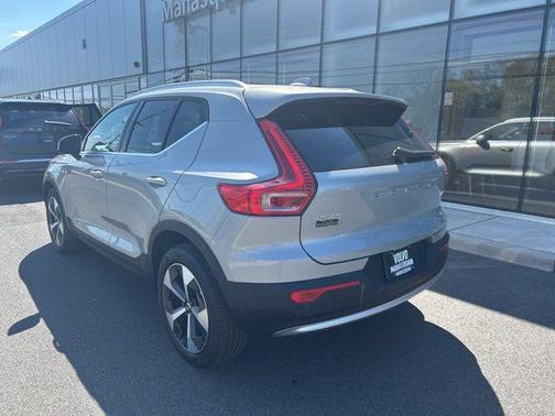 Silver Dawn Metallic 2025 Volvo XC40 B5 Plus Bright Theme