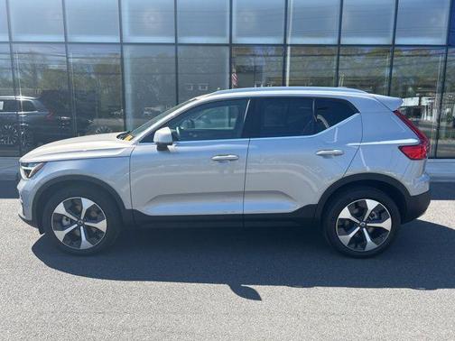 Silver Dawn Metallic 2025 Volvo XC40 B5 Plus Bright Theme
