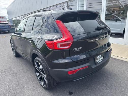 2025 Volvo XC40 B5 Plus Dark Theme