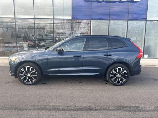2025 Volvo XC60 B5 Plus