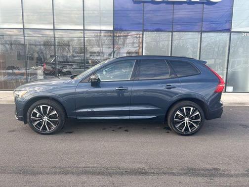 2025 Volvo XC60 B5 Plus