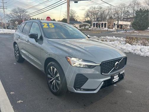 2025 Volvo XC60 B5 Plus