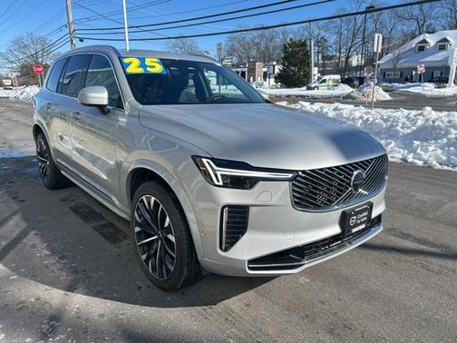 2025 Volvo XC90 B6 Plus 7-Seater