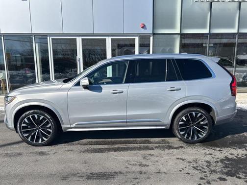 2025 Volvo XC90 B6 Plus 7-Seater