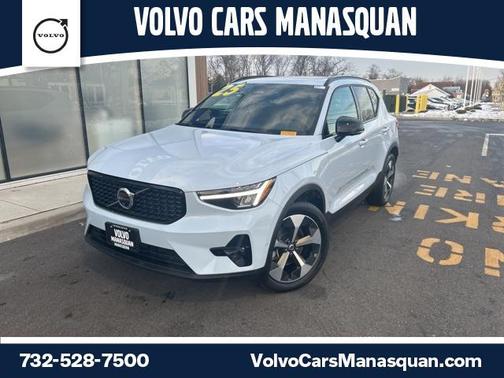 2025 Volvo XC40 B5 Plus Dark Theme