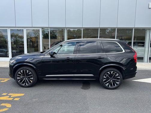 Onyx Black Metallic 2025 Volvo XC90 B6 Plus 7-Seater