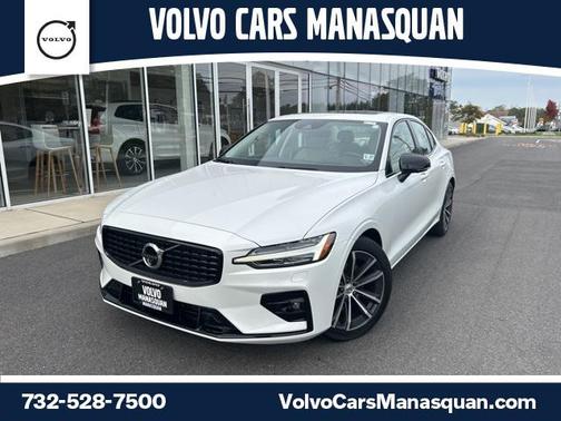 2022 Volvo S60 T5 Momentum
