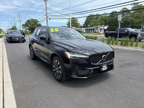 Onyx Black Metallic 2025 Volvo XC60 B5 Plus