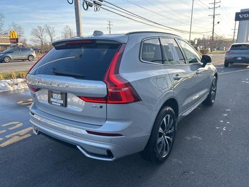 2025 Volvo XC60 B5 Plus
