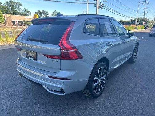 Vapour Grey Metallic 2025 Volvo XC60 B5 Plus