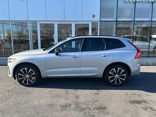 2025 Volvo XC60 B5 Plus